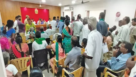 சிப்காட் அமைப்பது தொடர்பாக கருத்து கேட்பு கூட்டம் நடைபெற்ற போது எடுத்த படம்.