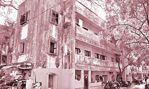 சென்னையில் இடிந்து விழும் நிலையில் போலீஸ் குடியிருப்புகள்-அச்சத்தில் காவலர் குடும்பத்தினர்