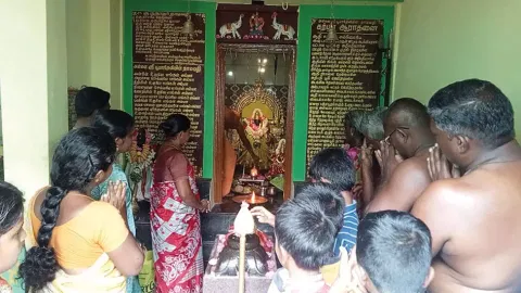 சிறப்பு பூஜை நடந்தபோது எடுத்த படம்.