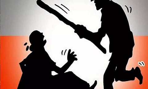 வடசேரியில் மகளிர் போலீஸ் நிலையம் முன்பு மனைவியை தாக்கிய கணவர்