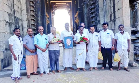 டாக்டர் பா.சிவந்தி ஆதித்தனாரின் 88-வது பிறந்த நாள்-தென்காசி கோவிலில் சிறப்பு பூஜை