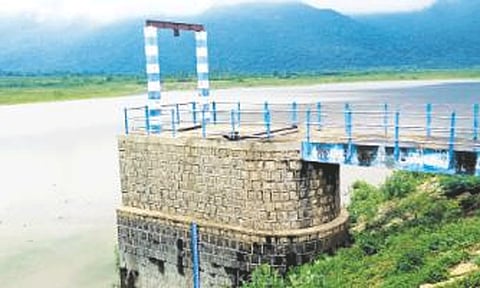 பெரும்பள்ளம் அணையின் நீர்மட்டம் தொடர்ந்து சரிவு