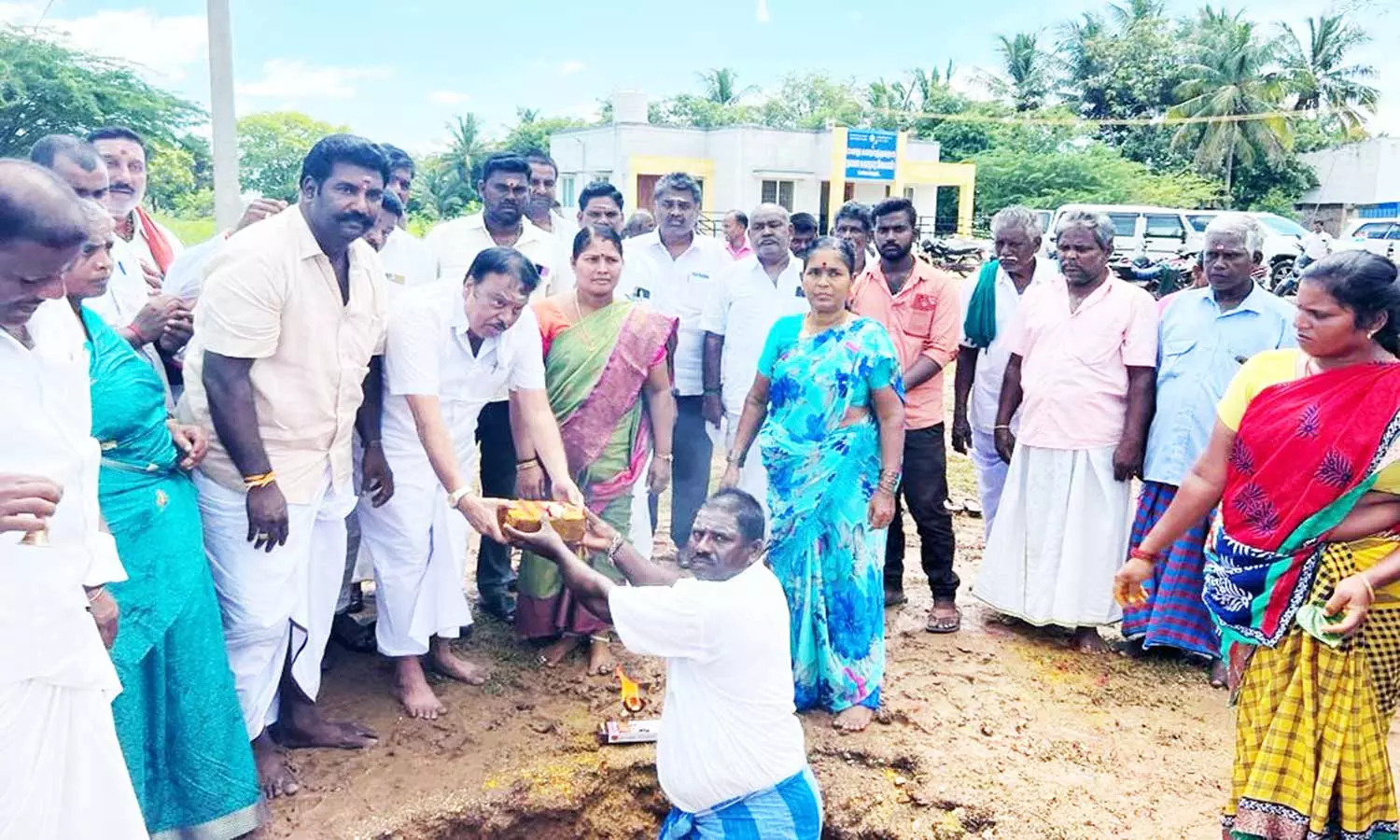 ஊராட்சி மன்ற அலுவலகம், அங்கன்வாடி மைய கட்டிட பணி