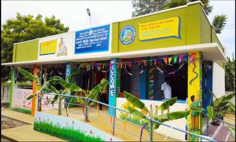 புதிய வகுப்பறை கட்டிடம் திறப்பு விழா நடைபெற்ற காட்சி.