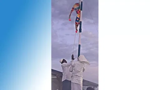 சந்தனக்கூடு கொடி யேற்றம் நடந்தது.