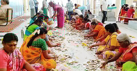 இருக்கன்குடி மாரியம்மன் கோவிலில் உண்டியல் காணிக்கை எண்ணும் பணி நடைபெறும் போது எடுத்த படம்.