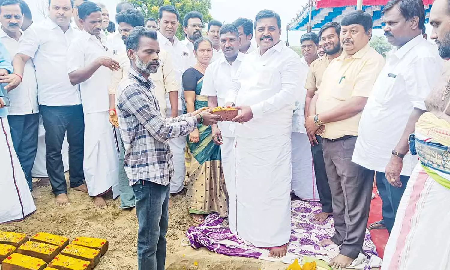 மீன் இறங்குதளம் அமைப்பதற்கான பூமிபூஜை நடந்தது.