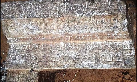 தென் கொங்குப்பகுதியில் பாண்டியர் ஆட்சியை உறுதிப்படுத்தும் கல்வெட்டை படத்தில் காணலாம்.