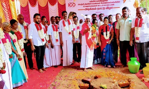 அரசு மகளிர் பள்ளிக்கு புதிய கட்டிடம் கட்டும் பணியை அமைச்சர் செஞ்சி மஸ்தான் பூமி பூஜை செய்து தொடங்கி வைத்தார்.