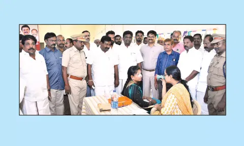 முகாமில் எம்.எல்.ஏ.க்கள் செந்தில்நாதன், மாங்குடி கலந்து கொண்டு பார்வையிட்ட காட்சி.