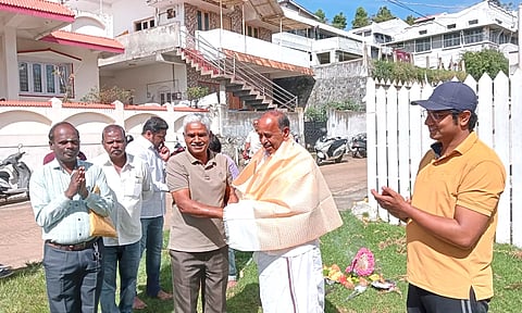 குன்னூர் பகுதியில் ரேஷன் கடைக்கு பூமிபூஜை