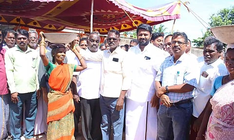 &nbsp; செந்தில்குமார் எம்.எல்.ஏ. பூமி பூஜை செய்து பணியை  தொடங்கி வைத்தார்.