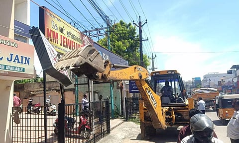 ஆக்கிரமிப்பு கடைகள் அகற்றம்