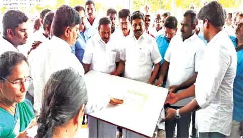 நாமக்கல் புதிய பஸ் நிலையம் கட்டுமான பணிகளை ராஜேஷ்குமார் எம்.பி. பார்வையிட்டு ஆய்வு செய்தார்.