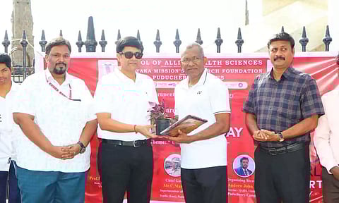 உலக சாதனை நிகழ்ச்சியில் கல்லூரி டீன். டாக்டர் செந்தில்குமார், புதுச்சேரி போலீஸ் சூப்பிரண்டு மாறன்,  இயக்குனர் ஆட்ன்ரூ ஜான், சந்துரு பங்கேற்ற காட்சி.&nbsp;