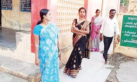 பள்ளி கட்டிடங்களை நகர்மன்ற தலைவர் துர்காராஜசேகரன் ஆய்வு செய்தார்.
