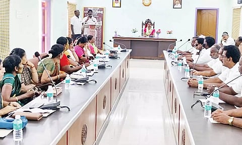 சீர்காழி நகர்மன்ற கூட்டம் நடந்தது.
