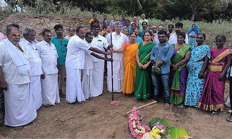 பெள்ளாதி ஊராட்சியில்  ரூ.45.60 லட்சத்தில் வளர்ச்சி பணிக்கு பூமி பூஜை