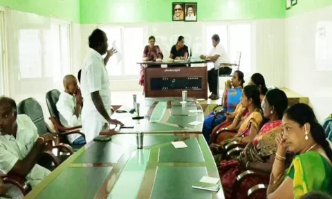 கூட்டத்தில் கலந்து கொண்டவர்களை படத்தில் காணலாம்.