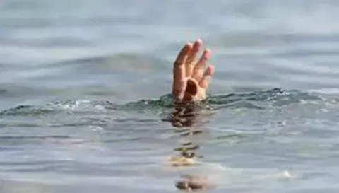 மேட்டூர் காவிரி ஆற்றில் மூழ்கியபோலீஸ்காரரை தேடும் பணி 2-வது நாளாக தீவிரம்