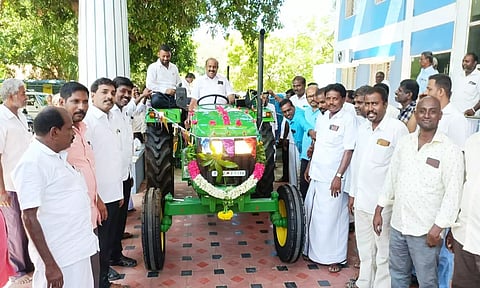 தூய்மைப் பணிக்காக வாகனங்களை ஒ.ஜோதி எம்.எல்.ஏ. வழங்கினார்