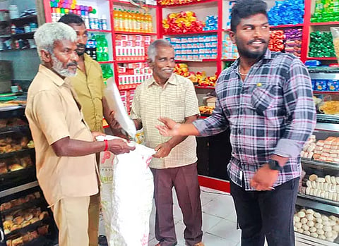 எட்டயபுரம் பகுதியில் தடை செய்யப்பட்ட பிளாஸ்டிக் பொருட்கள் பறிமுதல்