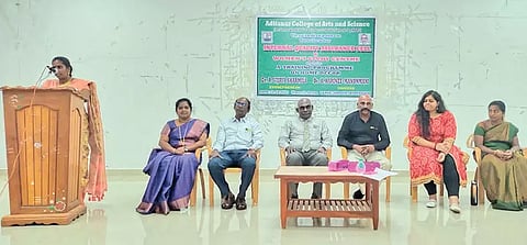 திருச்செந்தூர் ஆதித்தனார் கல்லூரியில்  வீட்டு அலங்கார பொருட்கள் செய்வது குறித்து பயிற்சி