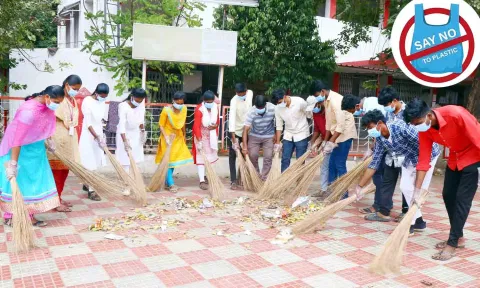 க்கண்ணா அரசு கலைக் கல்லூரி நாட்டு நலப்பணித்திட்டம் அலகு-௨ மாணவர்கள் தூய்மை செய்த காட்சி.