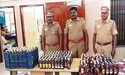 தடையை மீறி கூடுதல் விலைக்கு மது விற்பனை