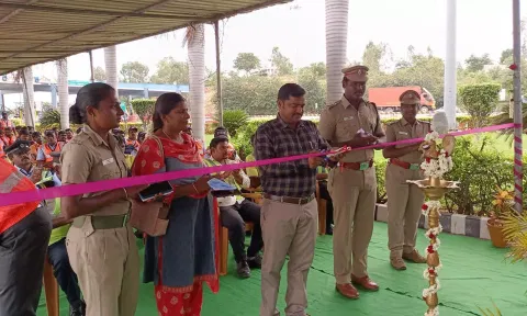 பாளையம் டோல்கேட்டில் தூய்மை இந்தியா இயக்கப் பணிகள் தொடக்கம்