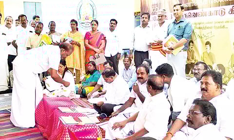 கிராம சபைக் கூட்டத்தில் சிறப்பு பார்வையாளராக அமைச்சர் சிவ.வீ.மெய்யநாதன் கலந்து கொண்டார்.
