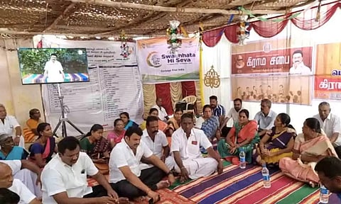 பெரமியம் ஊராட்சி கிராமசபை கூட்டத்தில் பங்கேற்ற அமைச்சர் கயல்விழி செல்வராஜ் மற்றும் பலரை படத்தில் காணலாம்.&nbsp;