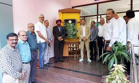 புதுவை பல்கலைக்கழகத்தில் காலநிலை மாற்ற மையம் திறப்பு விழா நடந்த போது எடுத்த படம்.