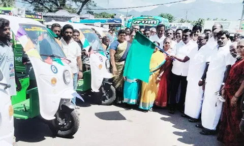 பேட்டரி குப்பை சேகரிப்பு வாகனங்களை எம்.எல்.ஏ., தொடங்கி வைத்தார்