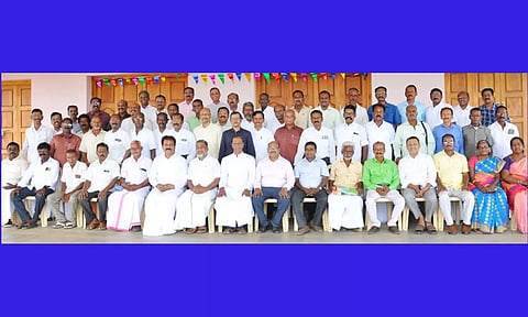 முன்னாள் மாணவர்கள் சந்திப்பு