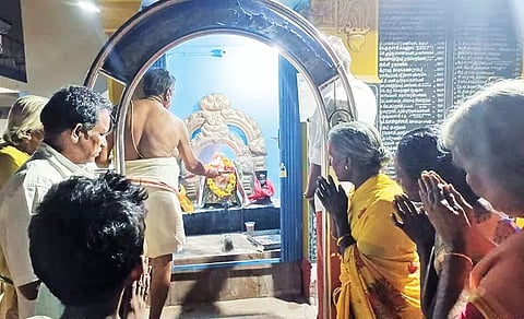 கோவில்பட்டி முத்துமாரியம்மன் கோவிலில் சங்கடஹர சதுர்த்தி பூஜை நடைபெற்ற போது எடுத்த படம்.