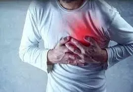 முண்டியம்பாக்கம் அருகே ஓடும் ரெயிலில் தொழிலாளிக்கு நெஞ்சுவலி
