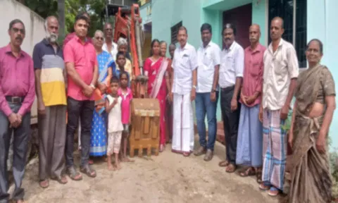 நெய்யூர் பேரூராட்சியில் பகுதிகளில் சாலை பணி ஒன்றிய தி.மு.க. செயலாளர் பி.எஸ்.பி. சந்திரா தொடங்கி வைத்தார்