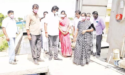 மாநகராட்சியின் கழிவுநீர் சுத்திகரிப்பு நிலையத்தை மேயர் சண்.ராமநாதன் பார்வையிட்டு ஆய்வு செய்தார்.&nbsp;