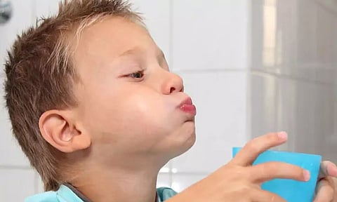 பல் சொத்தையை குறைக்கும் ஆயில் புல்லிங்