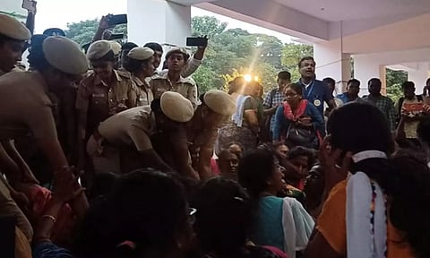 பேச்சுவார்த்தையில் உடன்பாடு: இடைநிலை ஆசிரியர்கள் போராட்டம் வாபஸ்