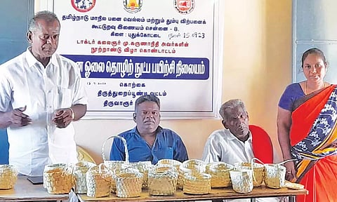 பயிற்சியில் ஊராட்சி தலைவர் ஜானகிராமன் பேசினார்.