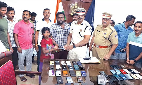 ஆன்லைன் மோசடியில் இழந்த ரூ.94 லட்சம் மீட்பு- திருடு போன 70 செல்போன்கள் பறிமுதல்