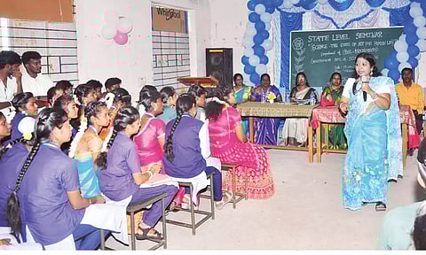 புற்றுநோய் ஆராய்ச்சியில் அசத்தும் கல்லூரி பேராசிரியர்..!