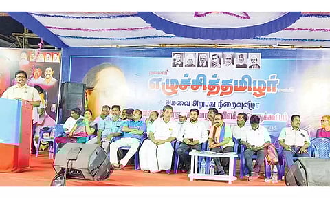 கோட்டகுப்பத்தில் நடந்த வெல்லும் ஜனநாயகம் மாநாட்டு விளக்கப் பொதுக்கூட்டத்தில் ரவிக்குமார் எம்.பி பேசினார்.