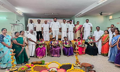 சமுதாய வளைகாப்பு நடைபெற்ற போது எடுத்த படம்.
