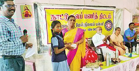 தூத்துக்குடியில் பள்ளி மாணவ-மாணவிகளின் நாட்டு நலப்பணி திட்ட முகாம்