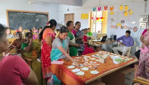 பரமத்தியில் தொடக்கநிலை ஆசிரியர்களுக்கு பயிற்சி முகாம் நடைபெற்ற போது எடுத்த படம்.