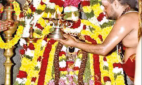 கீழப்பெரும்பள்ளம் நாகநாதசாமி கோவிலில் கேது பெயர்ச்சி விழா