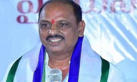 ஆந்திராவில் எம்.எல்.ஏ. மீது வெடிகுண்டு வீச்சு- வெடிக்காததால் உயிர் தப்பினார்